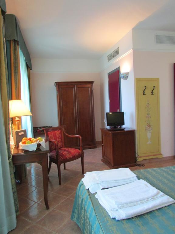 Emmaus Hotel Zafferana Etnea Room photo