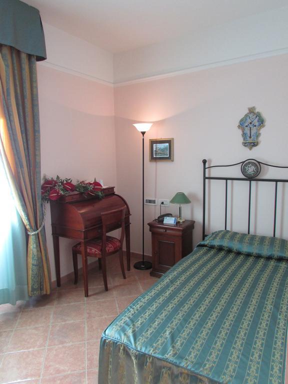 Emmaus Hotel Zafferana Etnea Room photo